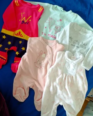 Lote 5 pijamas bebé niña (1-3 meses)