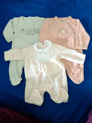 Lote 5 pijamas bebé niña (1-3 meses)