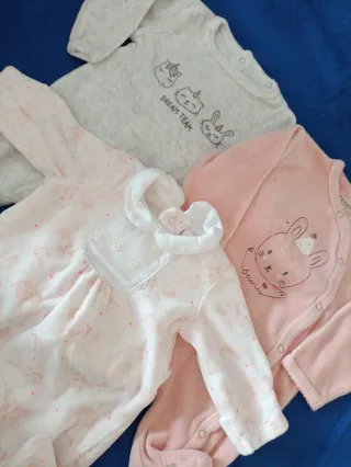 Lote 5 pijamas bebé niña (1-3 meses)