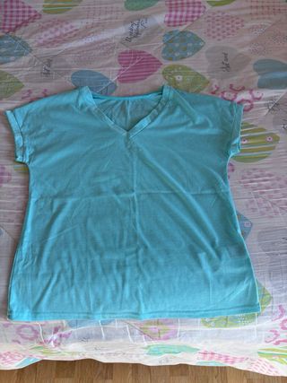 Camiseta rosa cuello pico