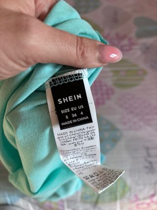 Camiseta rosa cuello pico