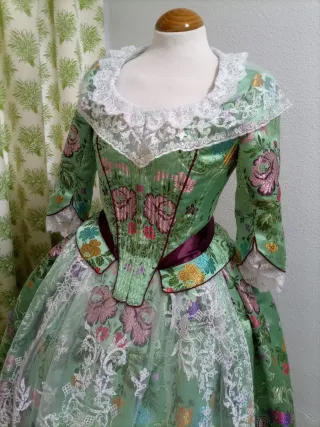 Traje de Fallera verde y multicolor