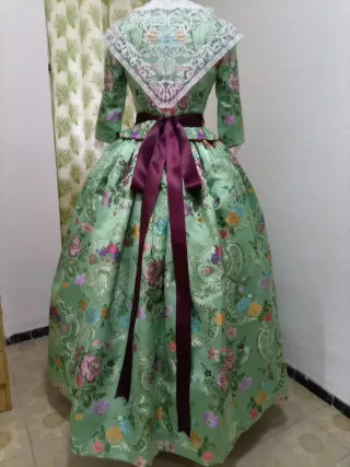 Traje de Fallera verde y multicolor