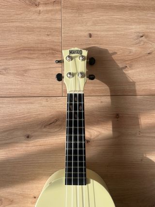 Ukelele Mahalo Diseño Alien Amarillo