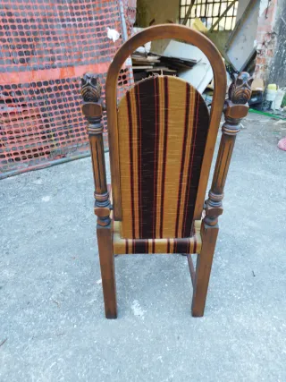 Sedia in legno con tessuto a righe