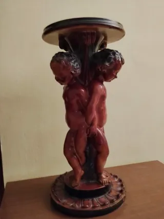 Pie de mesa antiguo con candelabro