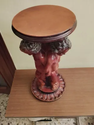 Pie de mesa antiguo con candelabro
