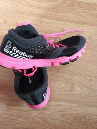 Zapatillas Reebok Negras y Rosas