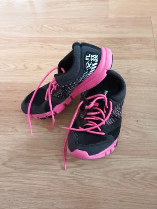 Zapatillas Reebok Negras y Rosas