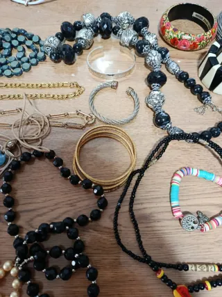 Lote Bisutería Collares y Pulseras