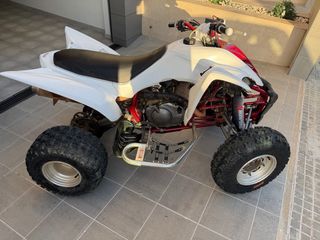 Yamaha Raptor 350 + 2 cascos de regalo