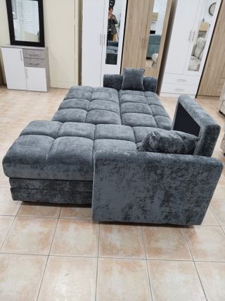 Sofá cama gris de terciopelo