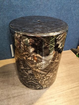 Taburete de cerámica de diseño negro y plata