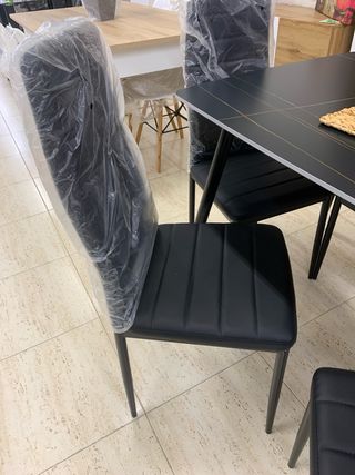 Mesa comedor negra + 6 sillas negras