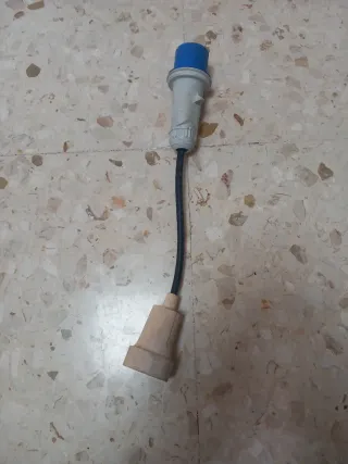 Adaptador Cetac Azul a Schuko 16A