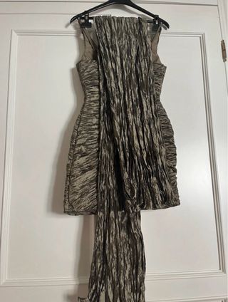 Vestido seda salvaje Pronovias verde oliva
