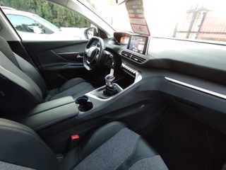 Peugeot 3008 allure pack 130cv.
