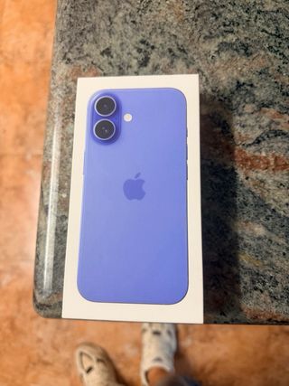 iPhone 16 Azul con solo 2 meses de uso