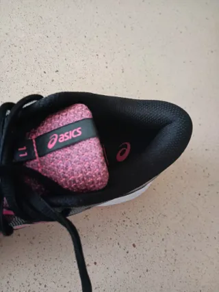 Zapatillas ASICS Talla 38 usadas dos veces.