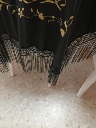 Manto de Manila bordado dorado