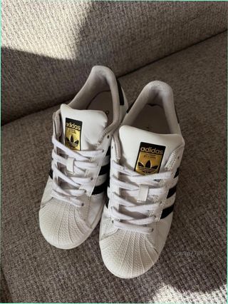 Adidas Superstar Talla 43 Blancas y Negras