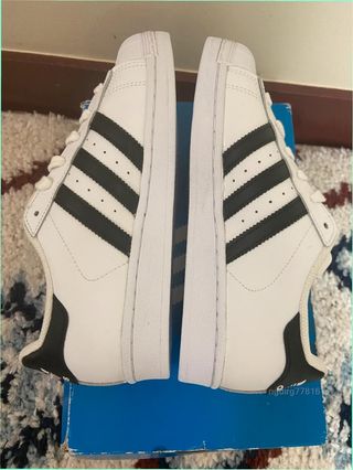Adidas Superstar Talla 43 Blancas y Negras