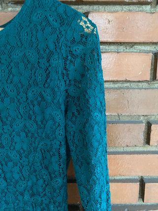 Vestido verde azulado de encaje