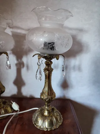Lámparas antiguas de mesilla doradas