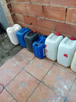 Bidones de plástico varios