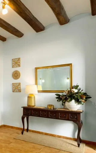 Consola de entrada de madera natural oscura con 6