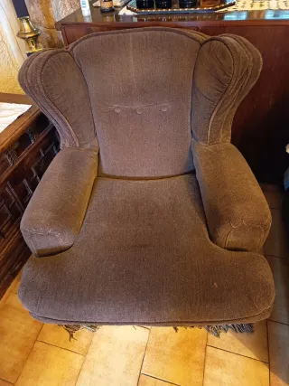 Butaca orejera marrón