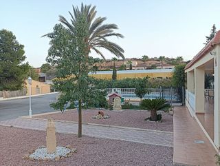 Chalet en venta en Peña de las Águilas en Elche