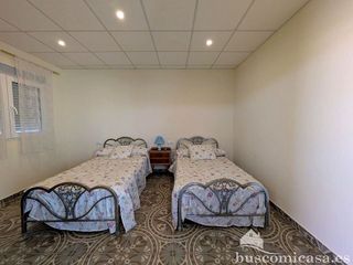 Chalet en venta en Linares