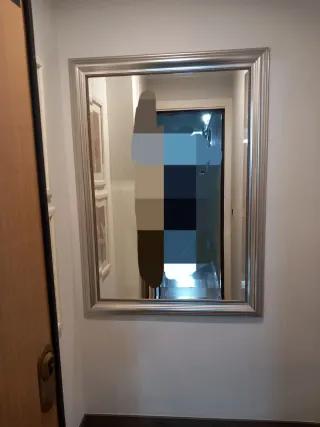 Specchio con cornice argentata