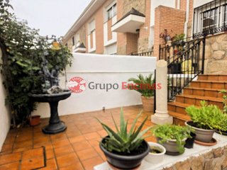 Casa adosada en venta en Parla Este en Parla