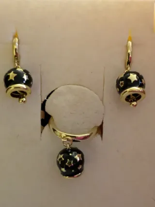 Set gioielli dorati con campanelle nere