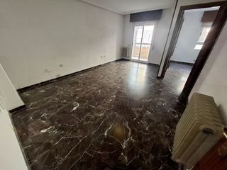 Piso en venta en Renfe - Bulevar 1º y 2º Fase en Jaén