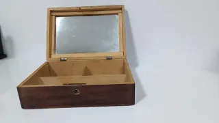 Joyero antiguo de madera con rosas