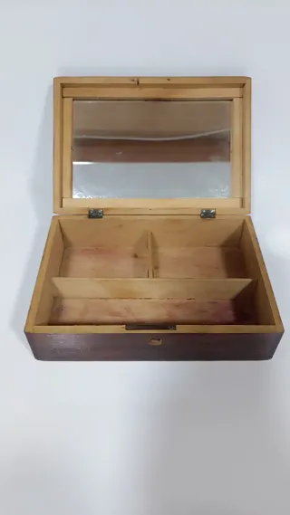 Joyero antiguo de madera con rosas