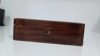Joyero antiguo de madera con rosas