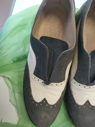 Scarpe donna bicolore grigio e bianco.