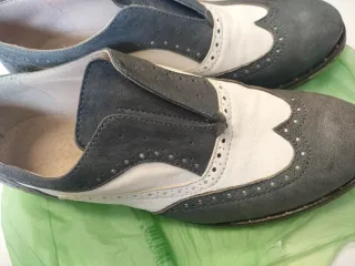 Scarpe donna bicolore grigio e bianco.