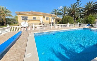 Chalet en venta en Catral