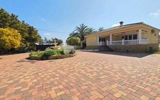 Chalet en venta en Catral