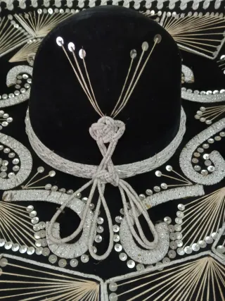 Sombrero Mariachi Auténtico Negro y Plateado.