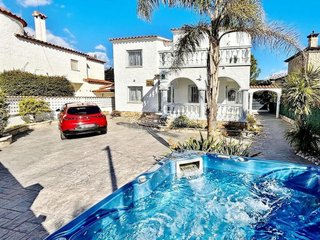 Chalet en venta en Empuriabrava en Castelló d´Empúries