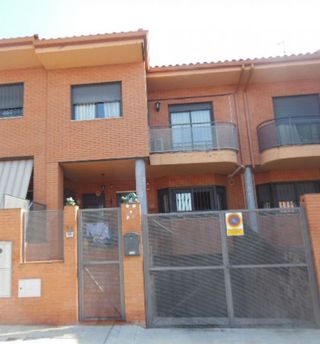 Casa adosada en venta en Los Robles en Seseña