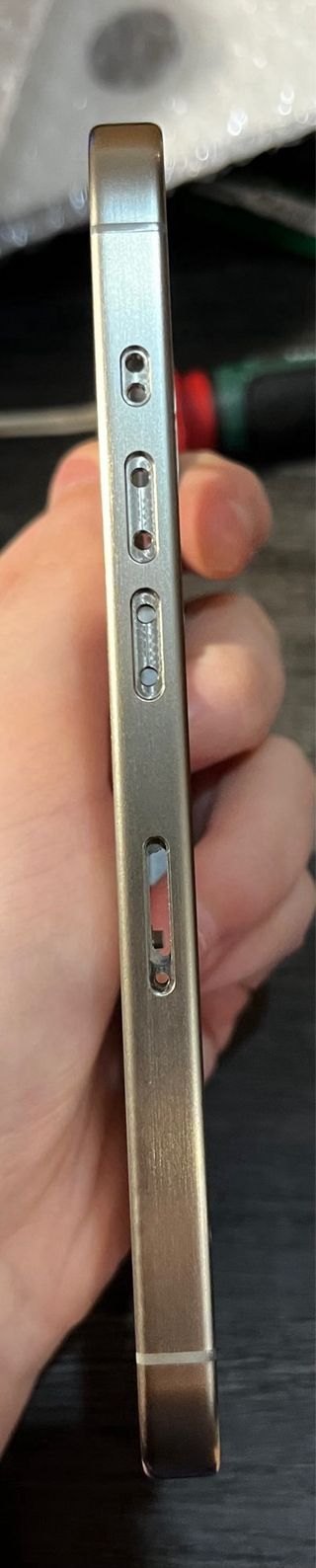 Carcaça iPhone 15 Pro Titânio Natural