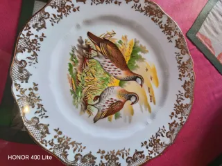Platos antiguos de porcelana dorada