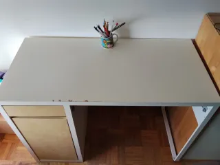 Liquidación: Escritorio blanco y madera